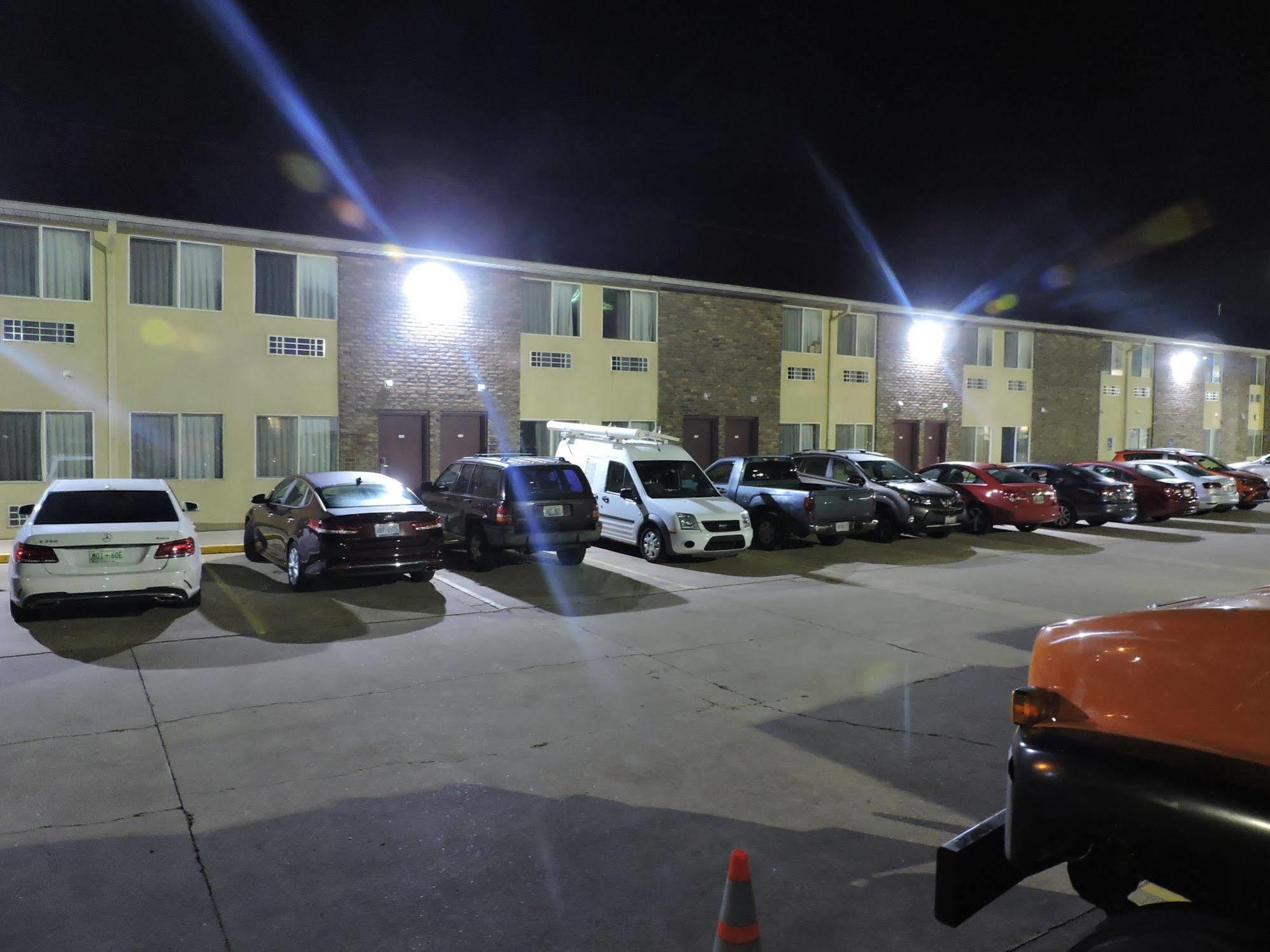 Baymont By Wyndham Bowling Green Exterior photo