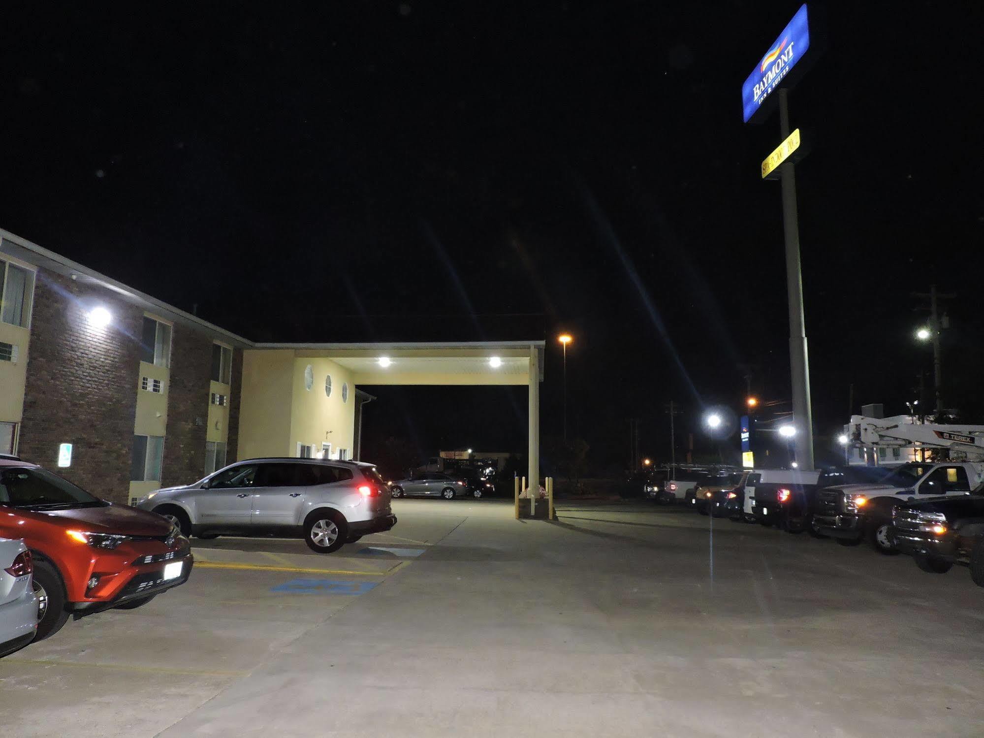 Baymont By Wyndham Bowling Green Exterior photo