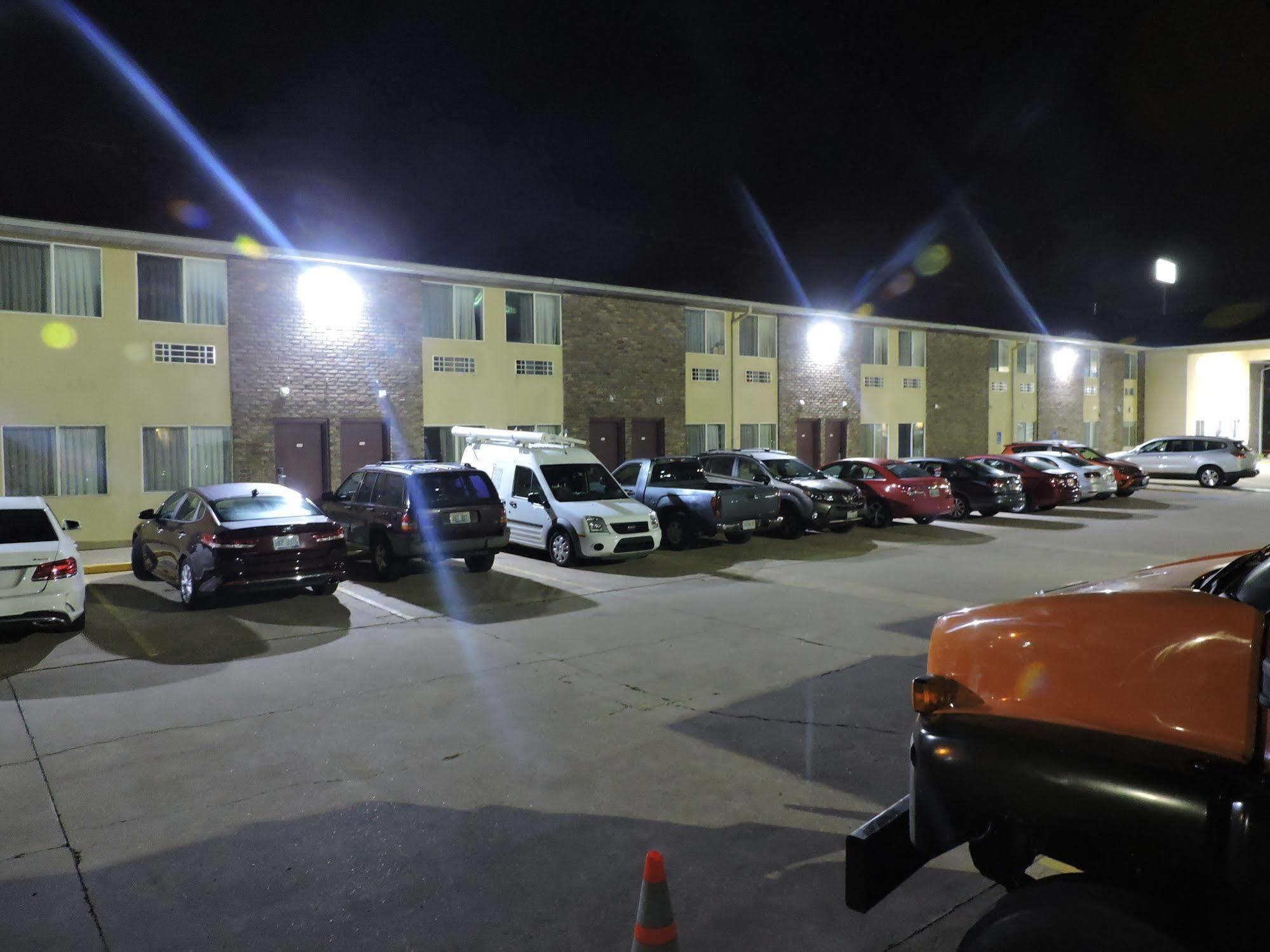Baymont By Wyndham Bowling Green Exterior photo